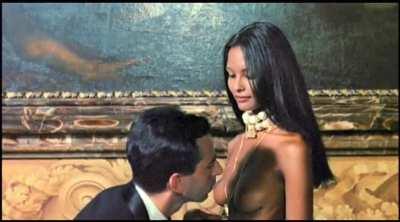 Laura Gemser and others in Emnanuel in America.