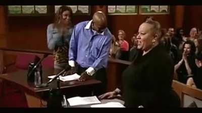 Lost dog immediately recognizes his owner in court room