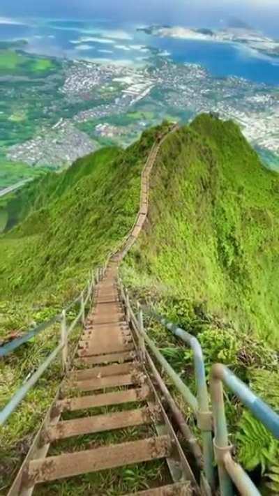 🔥 Stairway to Heaven (Haiku Stairs) Oahu, Hawaii