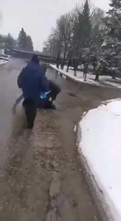 Unarmed Ukraine citizen is shot, a group of people come to his side 