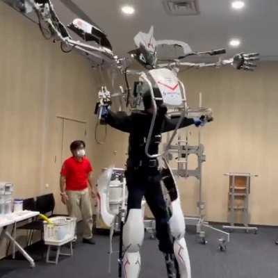 Exoskeleton suit prototype from Japanese innovation lab &quot;Skeletonics&quot;