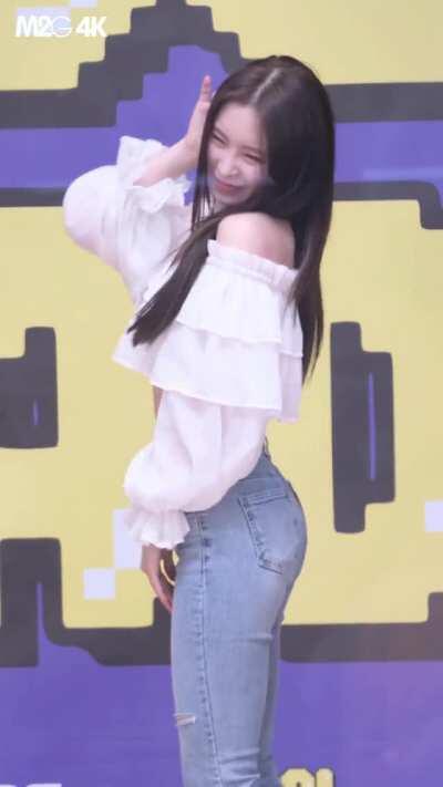 (CLC) Shy ELKIE's hot body, SEUNGHEE's sexy charms &amp;amp; YUJIN's booty pop.