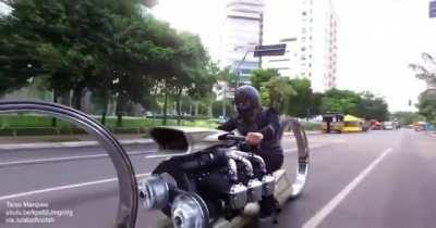 Hubless motorcycle with an airplane engine built by retired F1 driver