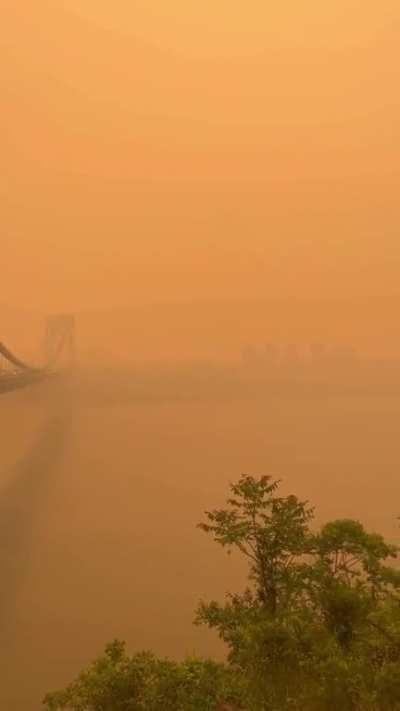 NYC's George Washington Bridge shrouded in Canadian Wildfire Smoke 2pm EST 6/7/23