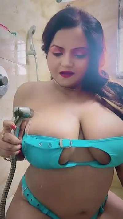 Bengali Milf Taking Shower👙😘😍💕