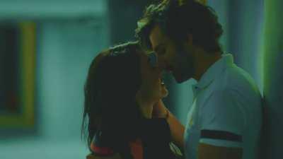 Sayani Gupta New Kissing Scene - Inside Edge S03