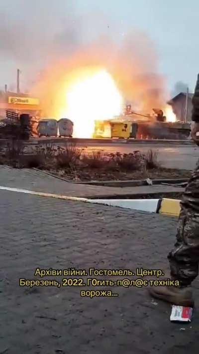 Footage from march 2022 showing an ambush on a russian VDV column in Hostomel