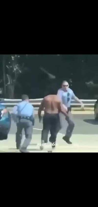 1 man vs 4 police officers