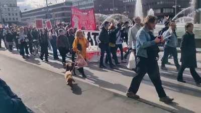 Protest emot NATO i Stockholm just nu