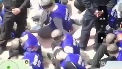 Drone footage of Uighurs being taken away ( Solche Bilder habe ich schon mal in mein Geschichtsbuch gesehen )