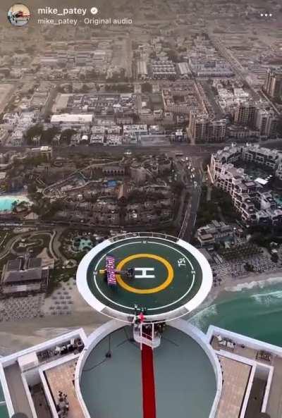 Mike Patey’s landed on the Burj Al Arab helipad in Dubai. No FAA there I suppose! 🤯