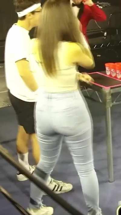 Alex 🍑 in jeans