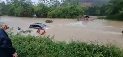 A Pt-76 light tank being used by the People Army of Vietnam to rescue a car out of a flooded area