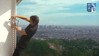 Tom cruise hands off Paris Olympics to Los Angeles in mission impossible style 