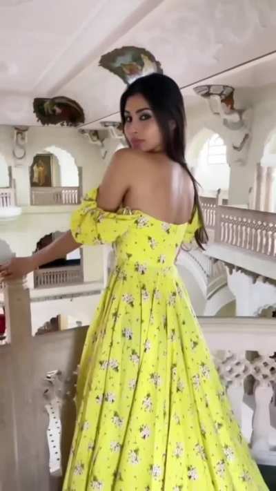 Mouni Roy 