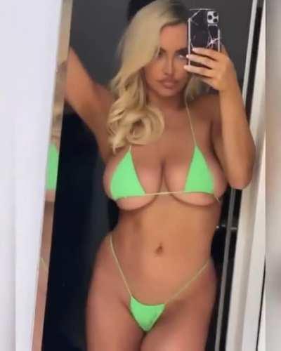 Lindsey Pelas (@lindseypelas)