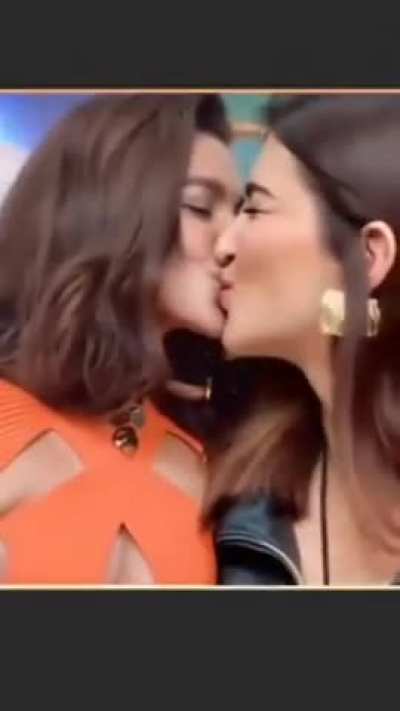 Kriti and deepika