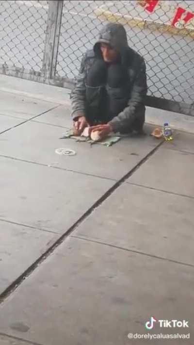 Homeless man teaches different rats multiple tricks.