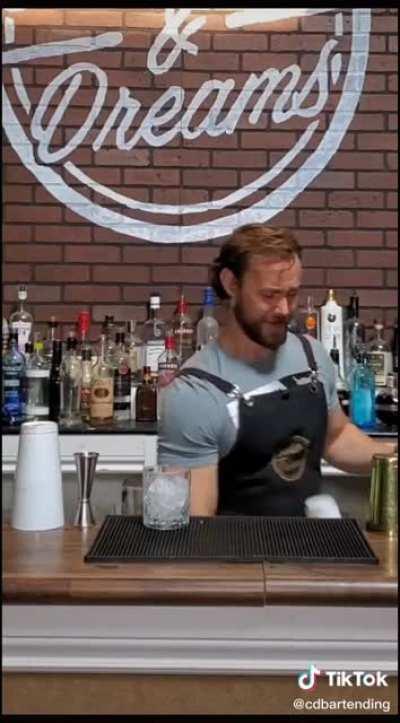 This bartenders insane balance and coordination