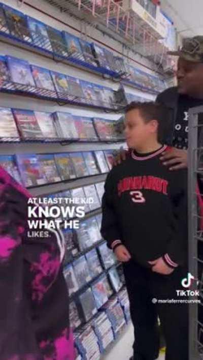 Kid got roasted while trying to convince his mom to get him GTA V.