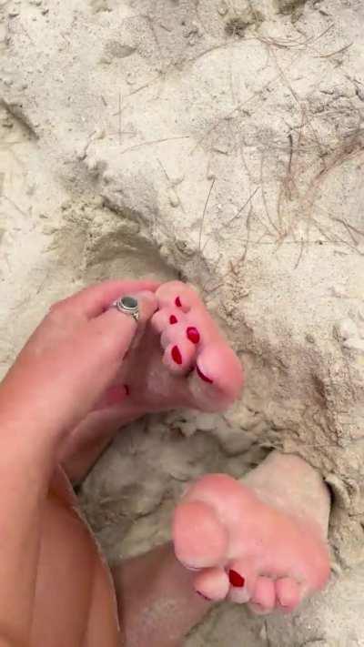 Tickling bestie’s feet at the beach 😇