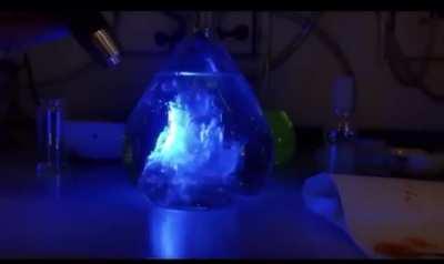 UV fluorophore reaction