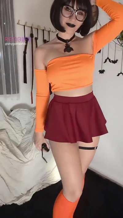 Been working on my cosplay transitions, here Velma!