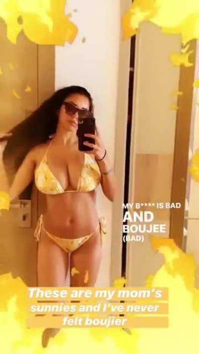 big tiddies in yellow bikini