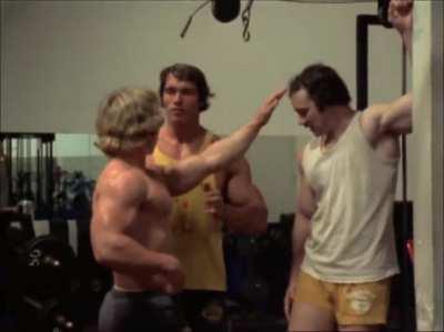 Arnold teach little guy how to pose, 1975