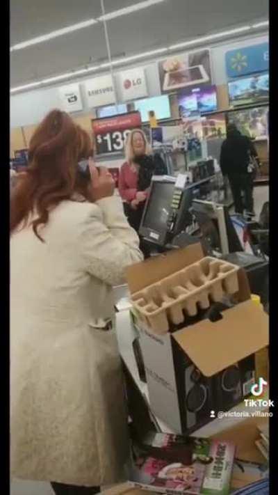 Mrs Walmart in action. CT@victoria.villano