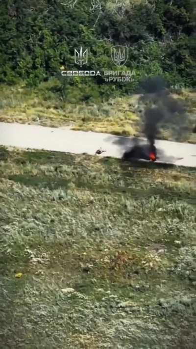 Ukrainian FPV drone hits a Russian soldier on a motorcycle (Donetsk Oblast)