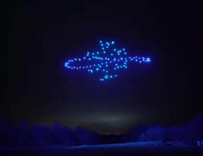 100 drones giving a light show