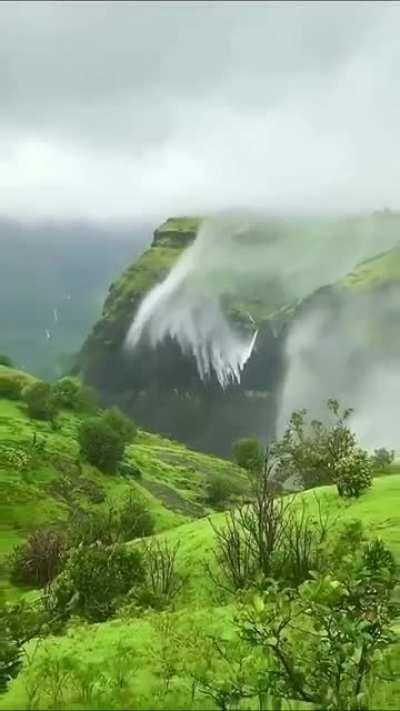 🔥 Waterfalls during strong winds in India