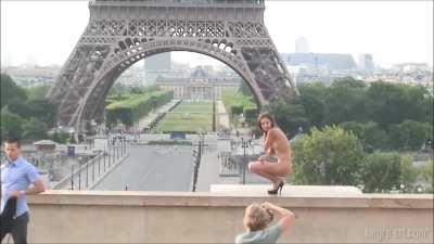 Anna gets embarrassed posing naked in front of the Eiffel Tower, Part 2