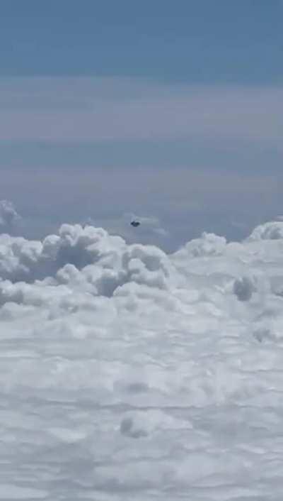 Flying saucer captured on video over Columbia two weeks ago.