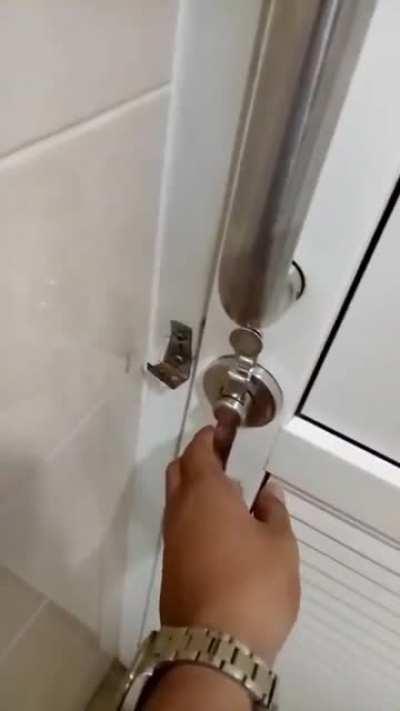 A really ineffective doorlock