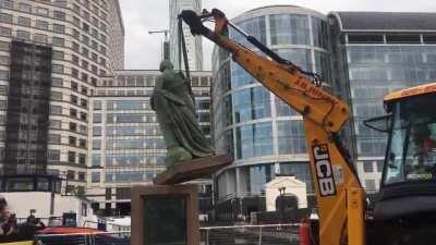 They’ve just removed the statue of noted slaveholder Robert Milligan outside the Museum of London Docklands, in East London. Beautiful scenes. Protest works.