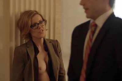 Kathleen Robertson - Boss S01E02