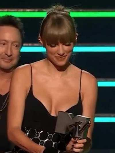 I wonder how often Taylor Swift gets tit fucked