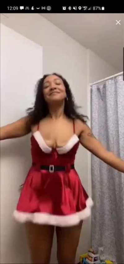 tiktok live bouncing nipslip