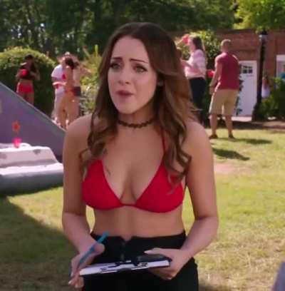 Elizabeth Gillies 'Vacation' Plot