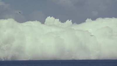 Uncut footage from 1958 of an underwater atomic blast