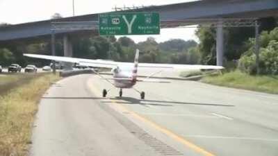 Cessna 172 Taking Off on I-640 in Knoxville After making Emergency Landing