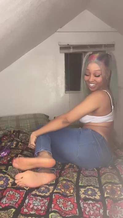 Dominque Daniell3 feet ig live