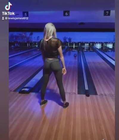 Bowling booty