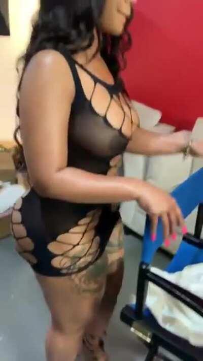 Lanipop black skintight twerk 1