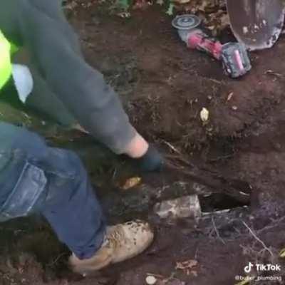 Clearing out roots from pipes