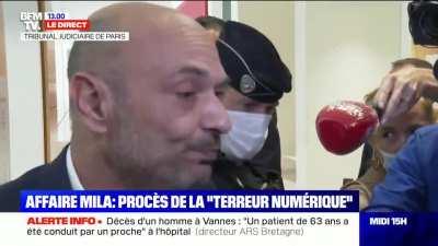 Menacée de se faire violer, découper, ligoter, écarteler, lapider et décapiter avec des images et des photomontages de sa tête sanguinolente, Mila a reçu plus de 100.000 menaces de mort, de violences et d'insultes à son encontre depuis 2020.