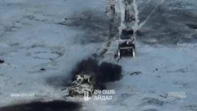 Short clip Ukraine Aidar Brigade hits Russian tank with FPV, causing tank crew to abandon. January 18