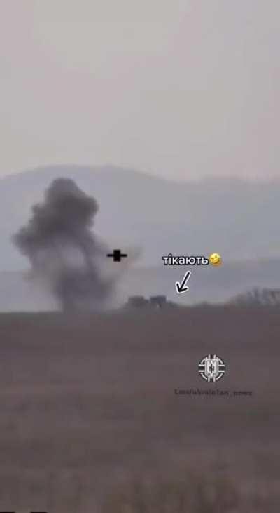 Russian self-propelled artillery gets annihilated by Ukrainian guided missiles